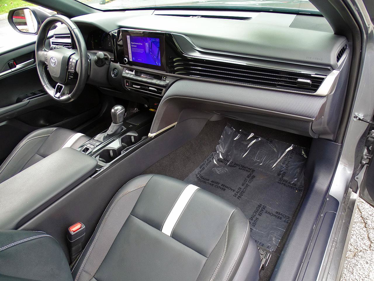 Used 2025 Toyota Camry SE w/ Convenience Package FWD image 30