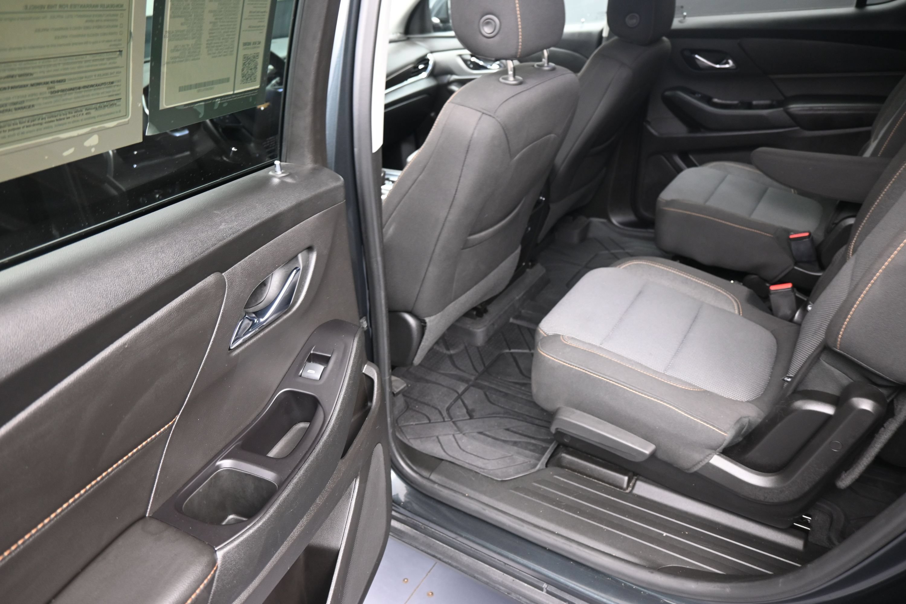 Used 2019 Chevrolet Traverse LT FWD image 17