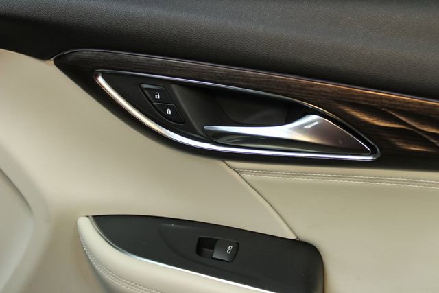 Used 2022 Buick Envision Avenir w/ Technology Package II FWD image 9