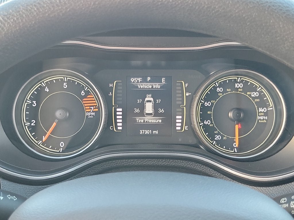 Used 2020 Jeep Cherokee Latitude FWD image 26