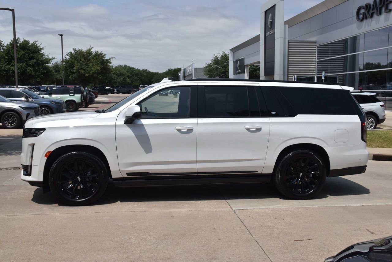 Used 2023 Cadillac Escalade ESV Sport Platinum w/ LPO, ONYX Package AWD/4WD image 12