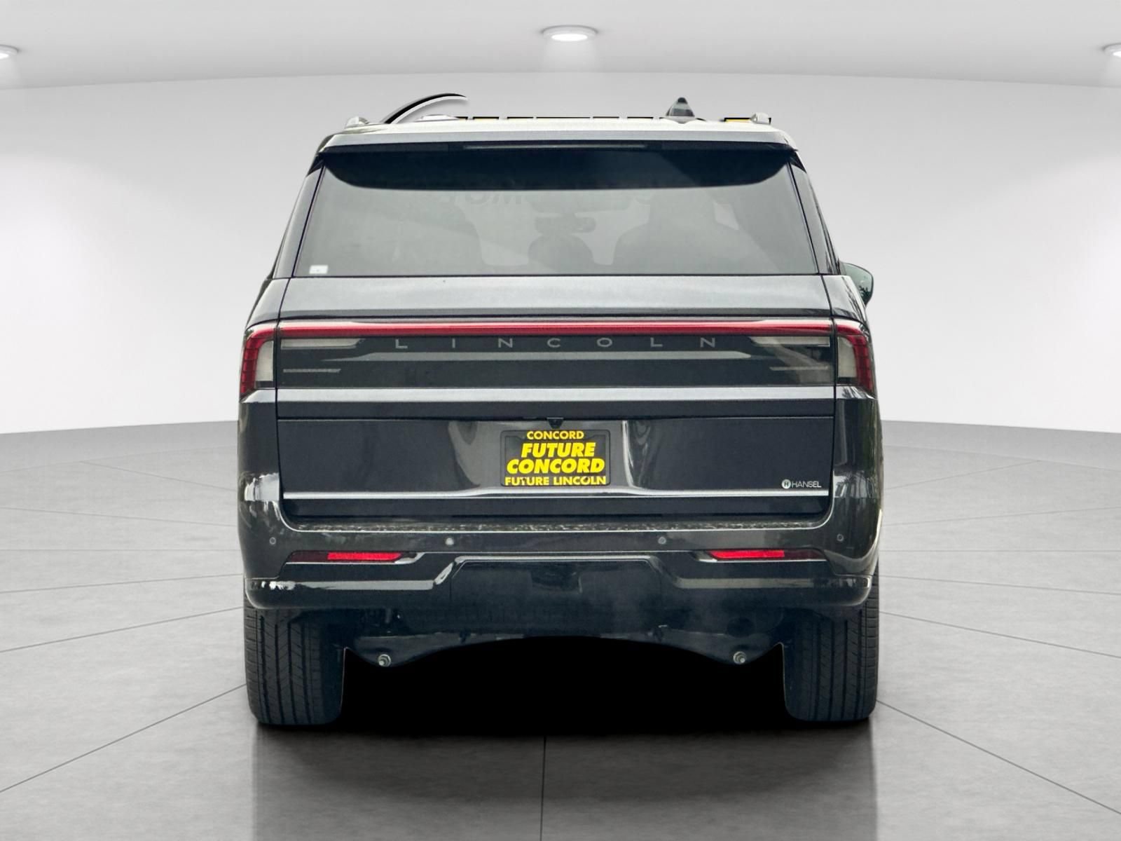 New 2026 Lincoln Navigator L Reserve w/ Jet Appearance Package AWD/4WD image 4