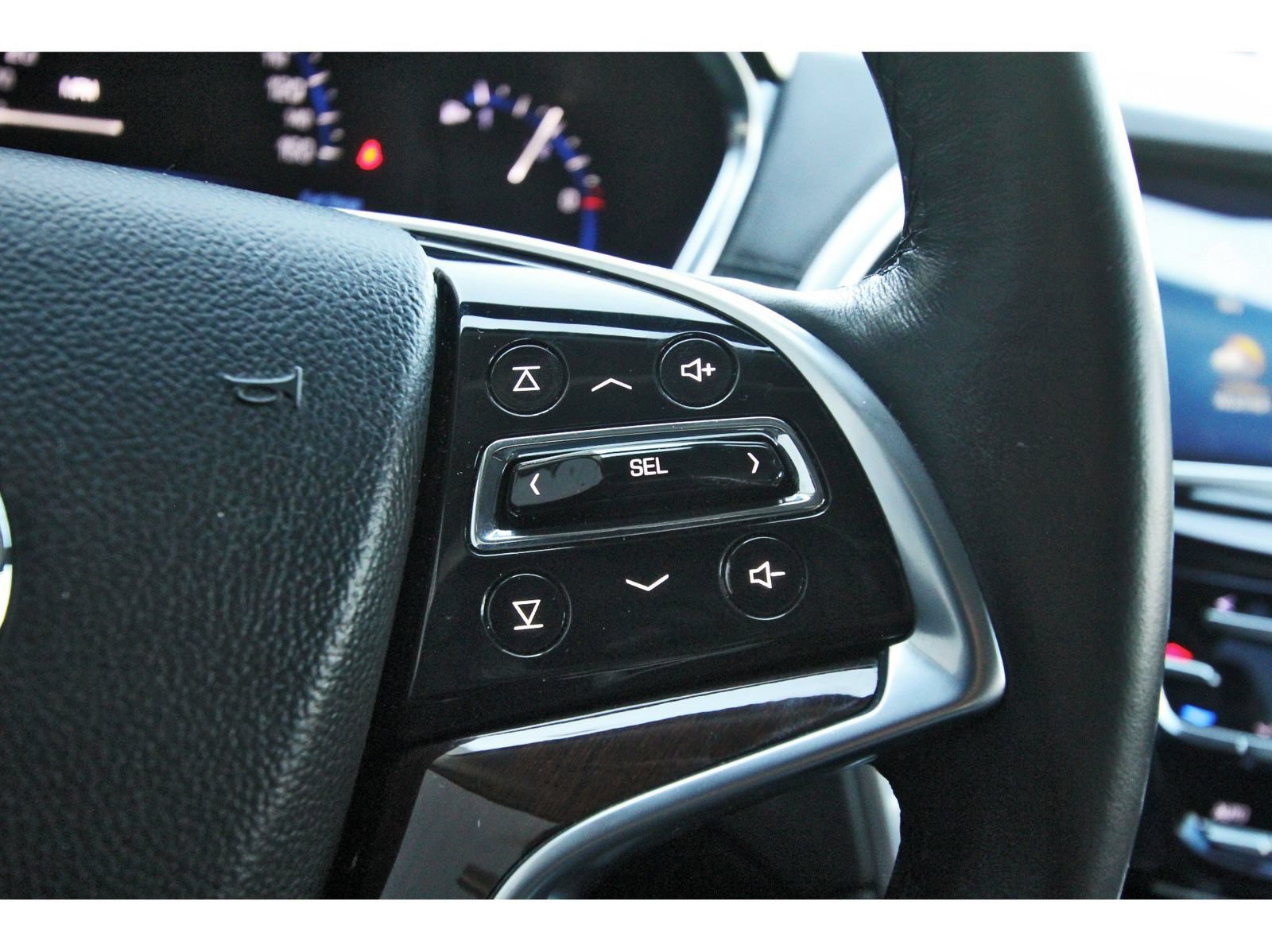 Used 2015 Cadillac SRX Luxury FWD image 18