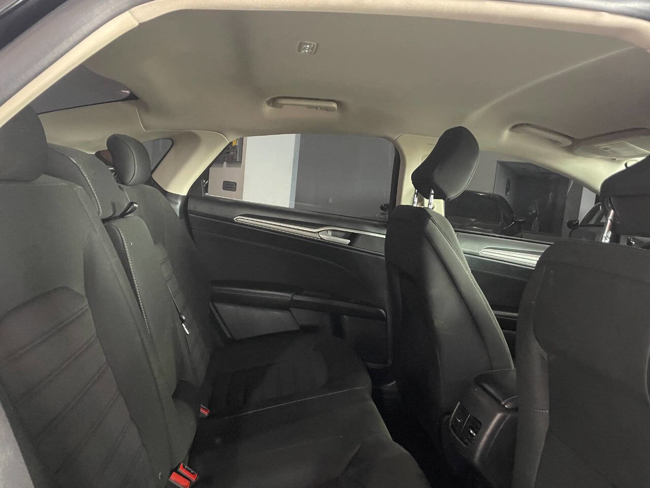 Used 2020 Ford Fusion SE image 22