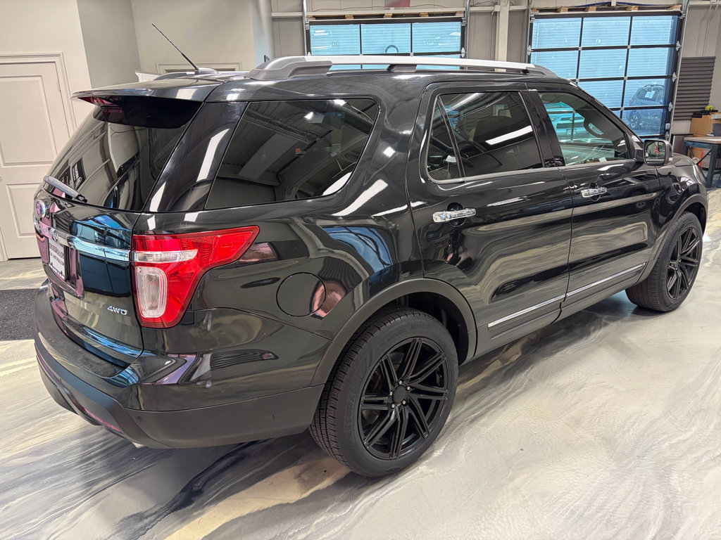 Used 2015 Ford Explorer XLT w/ Equipment Group 202A AWD/4WD image 32