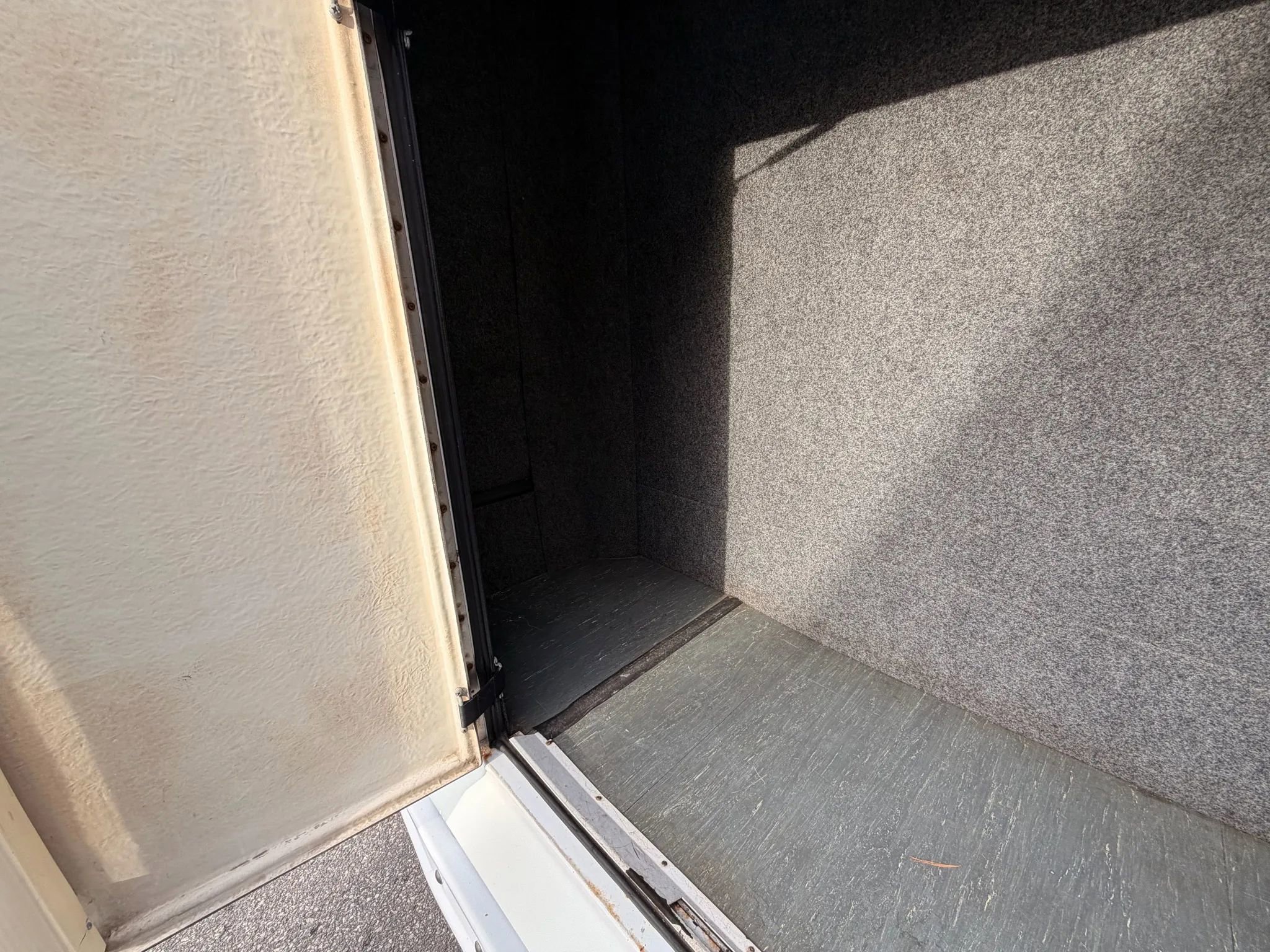 Used 2003 Ford E-450 and Econoline 450 image 19