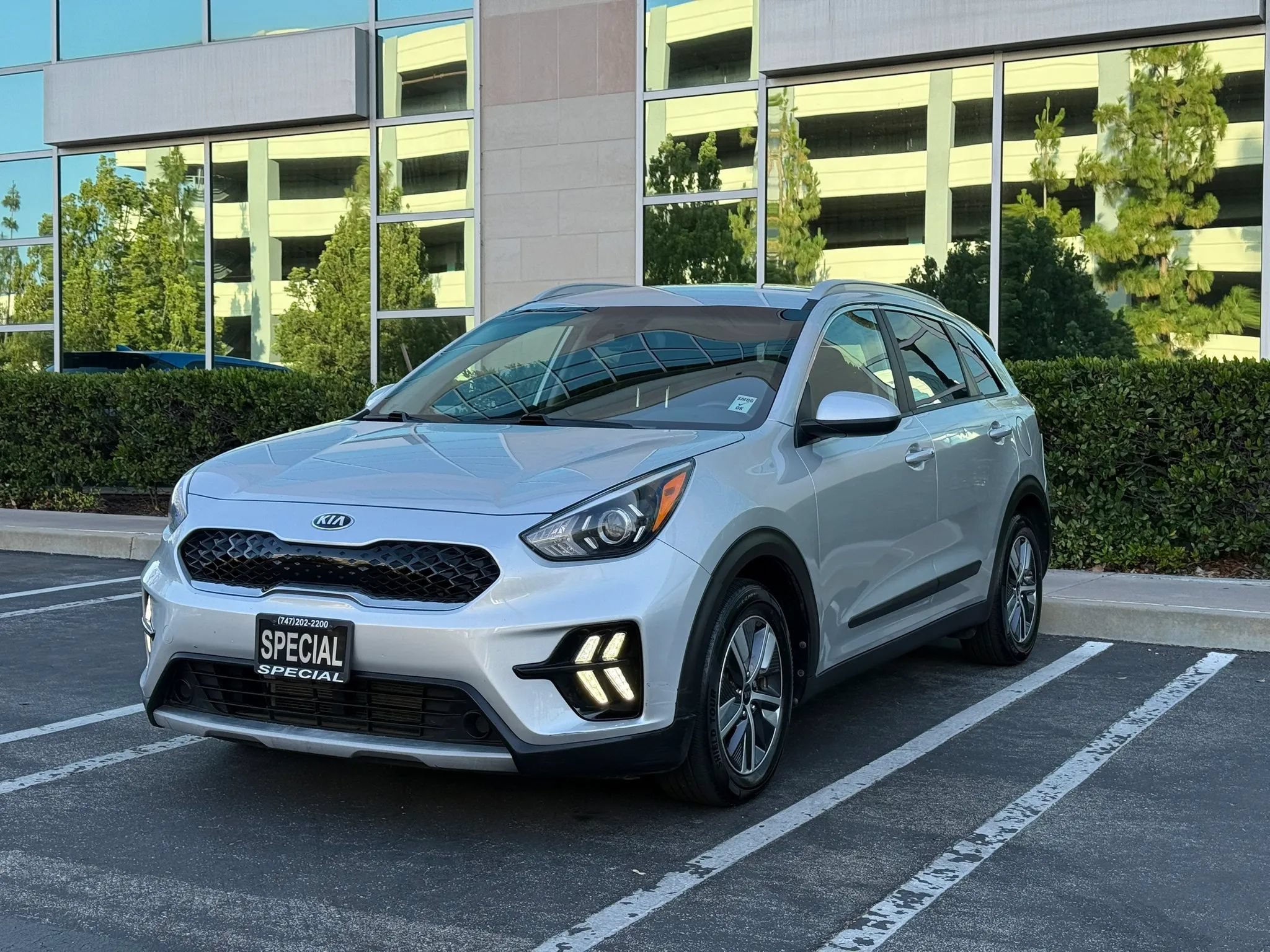 Used 2021 Kia Niro LXS FWD image 1