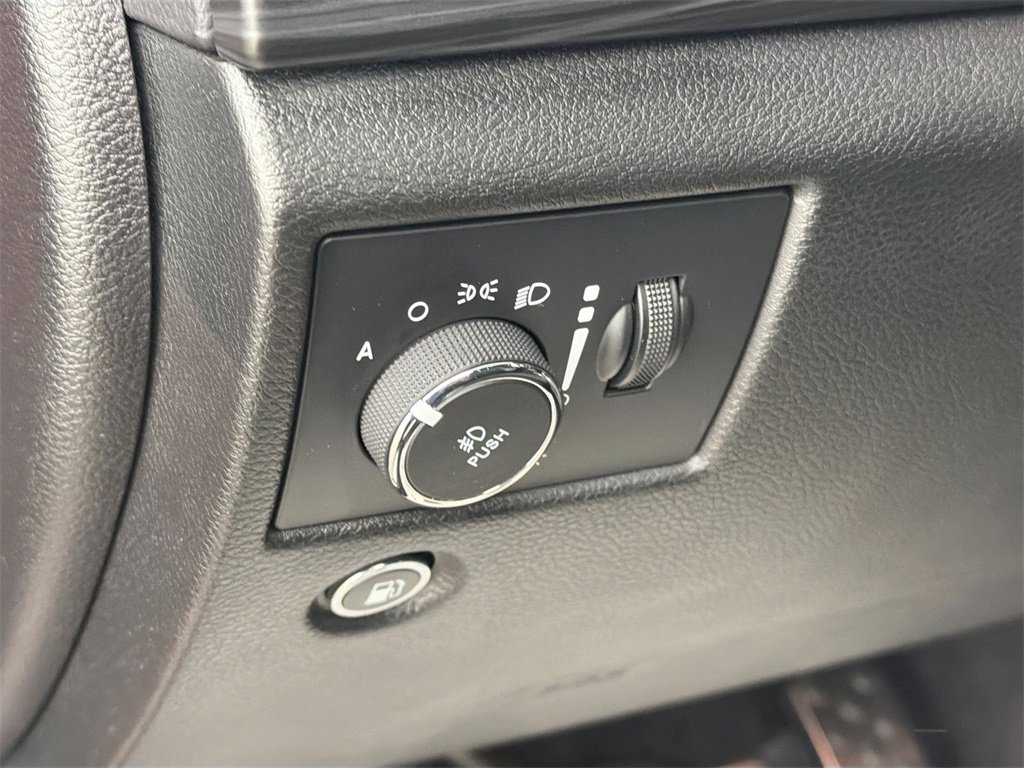 Used 2020 Jeep Grand Cherokee Altitude image 10