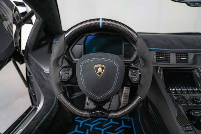 Used 2020 Lamborghini Aventador SVJ AWD/4WD image 17