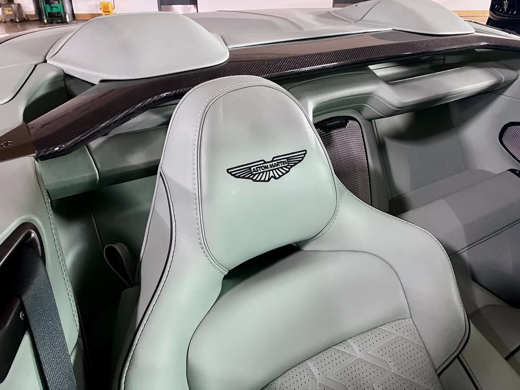 Used 2026 Aston Martin Vanquish Convertible RWD image 4