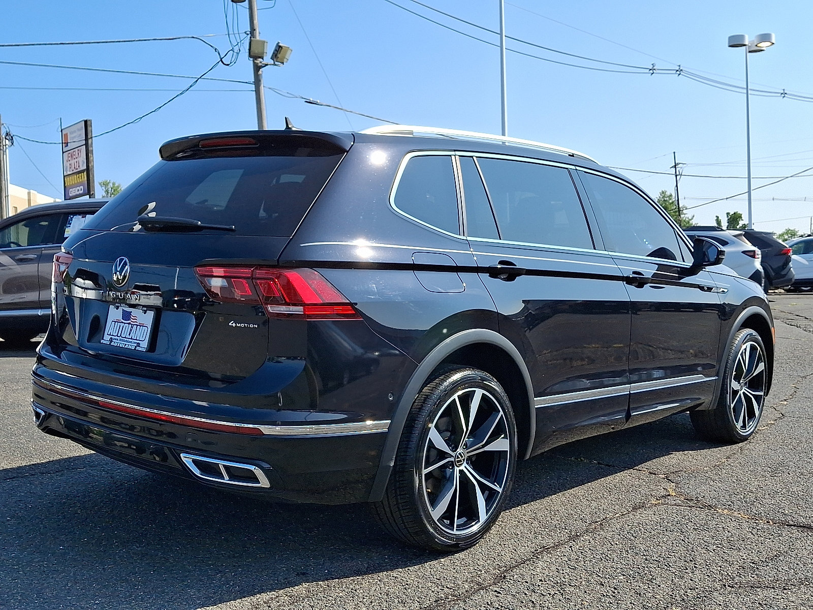Used 2022 Volkswagen Tiguan SEL R-Line image 7