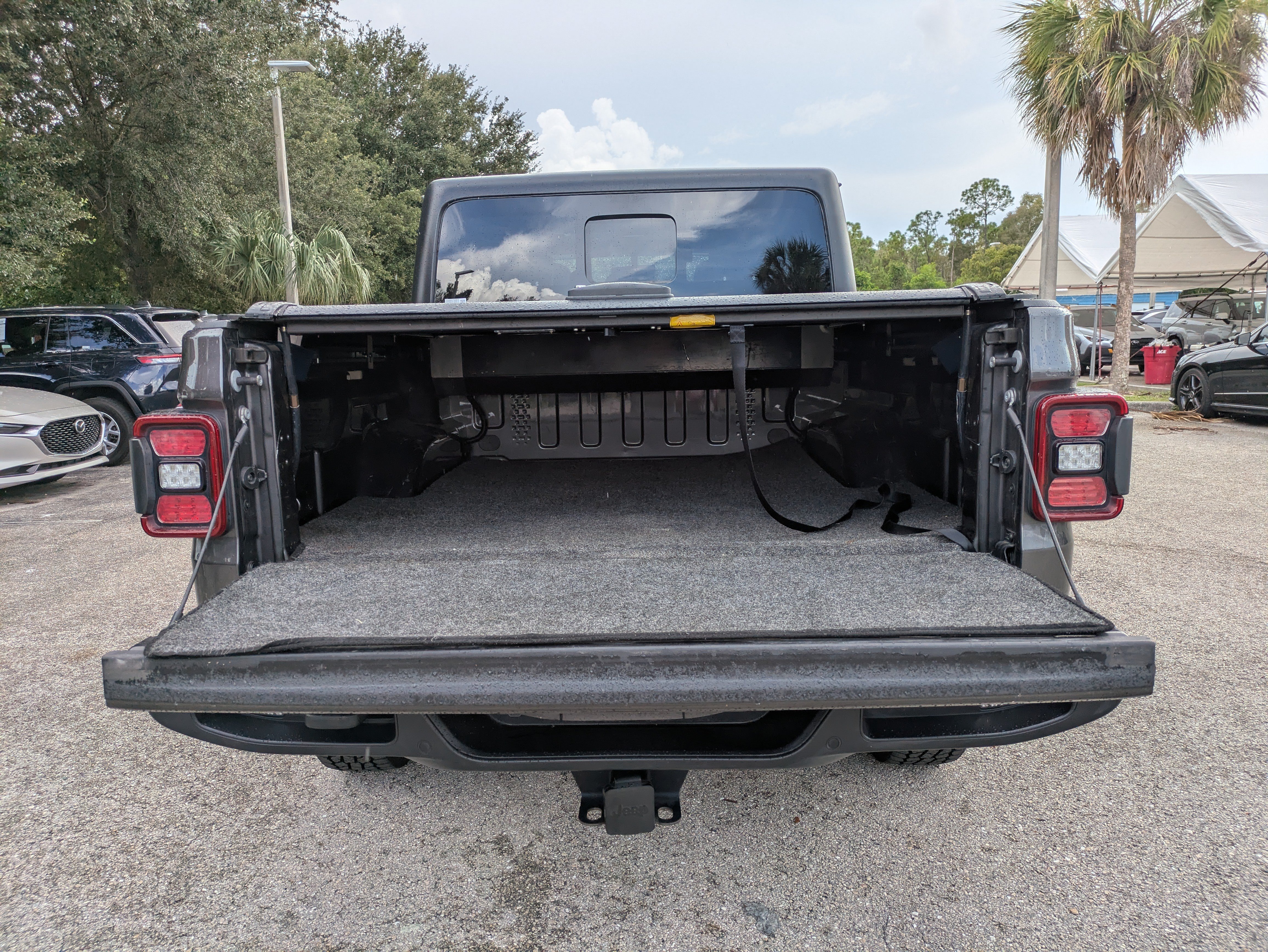Used 2020 Jeep Gladiator Overland AWD/4WD image 12