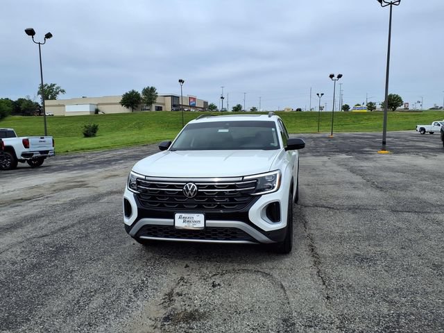 Used 2025 Volkswagen Atlas Peak Edition SE AWD/4WD image 44