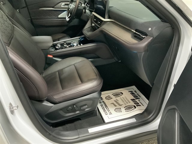 Used 2025 Ford Explorer Platinum w/ LUX Leather Package image 21
