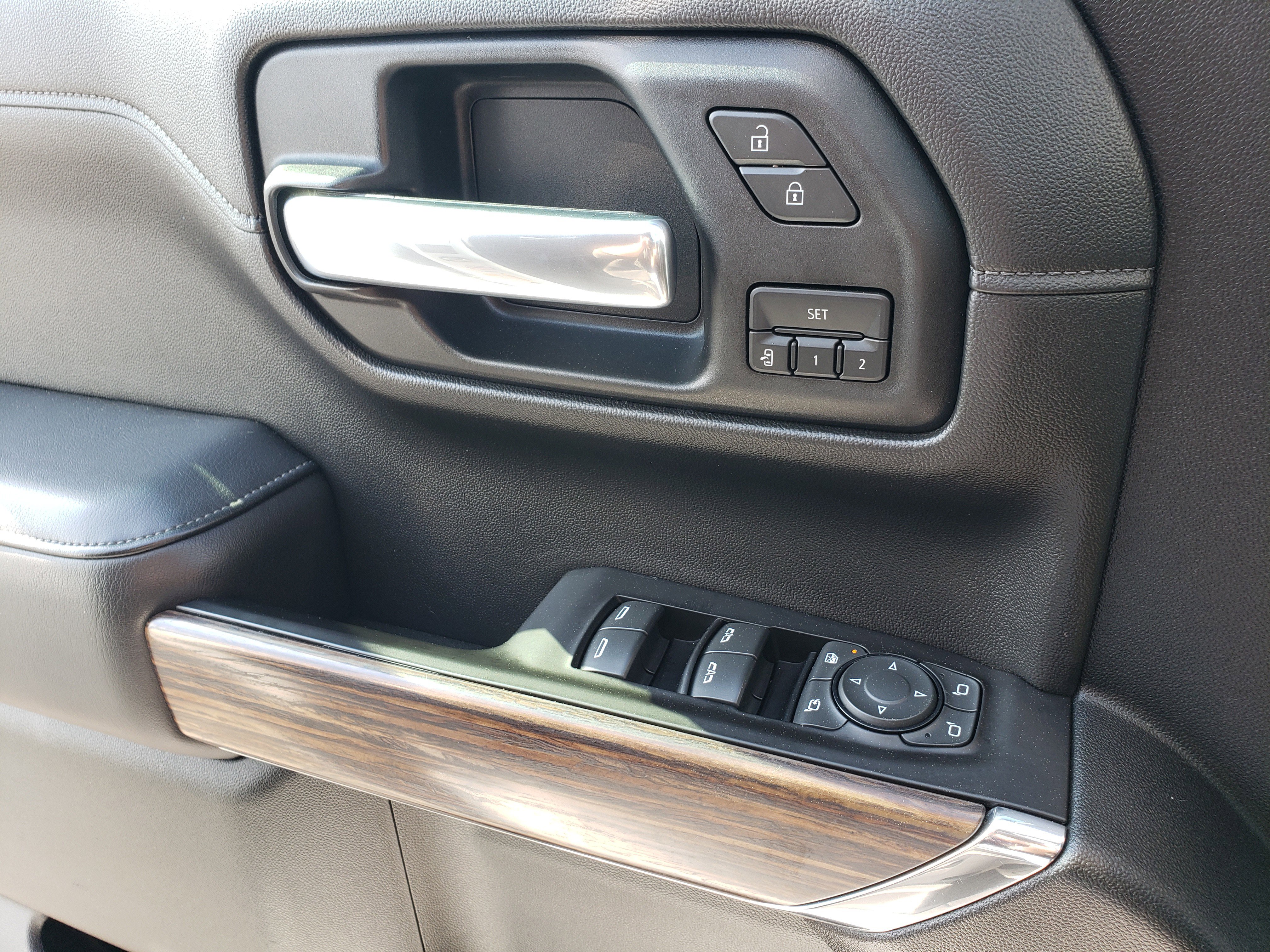 Used 2019 Chevrolet Silverado 1500 High Country w/ Technology Package image 11