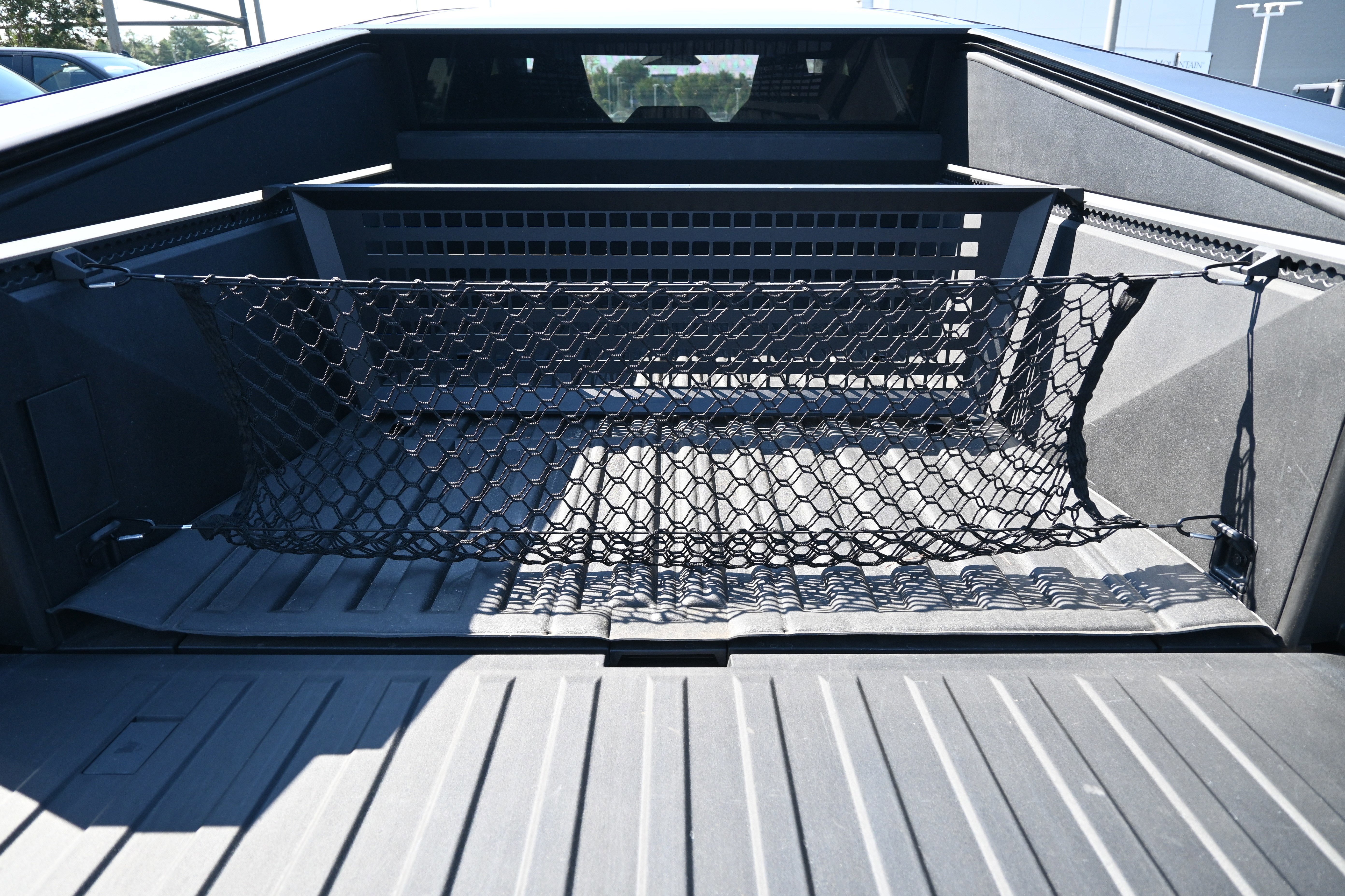 Used 2024 Tesla Cybertruck AWD Crew Cab image 31