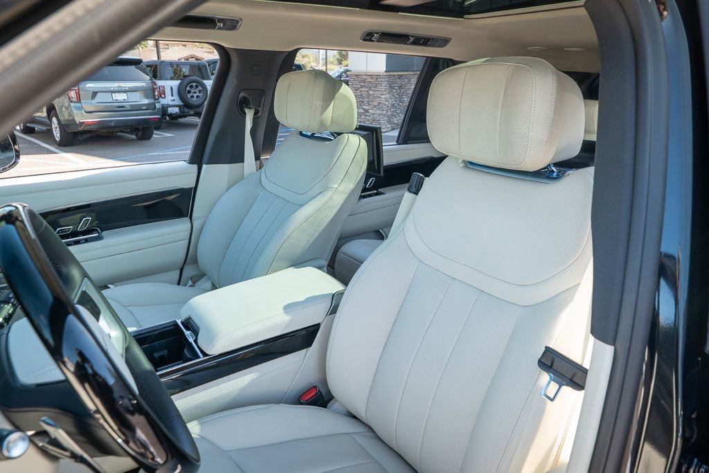 Used 2025 Land Rover Range Rover Long Wheelbase Autobiography image 14