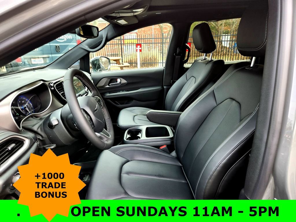 New 2025 Chrysler Pacifica Select image 15