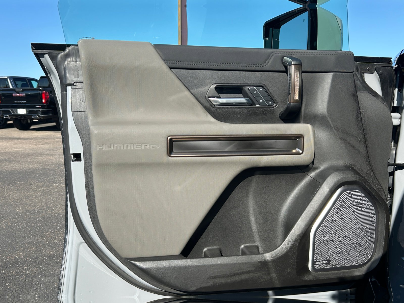 Used 2025 GMC Hummer EV 2X w/ LPO, Sport Package image 28