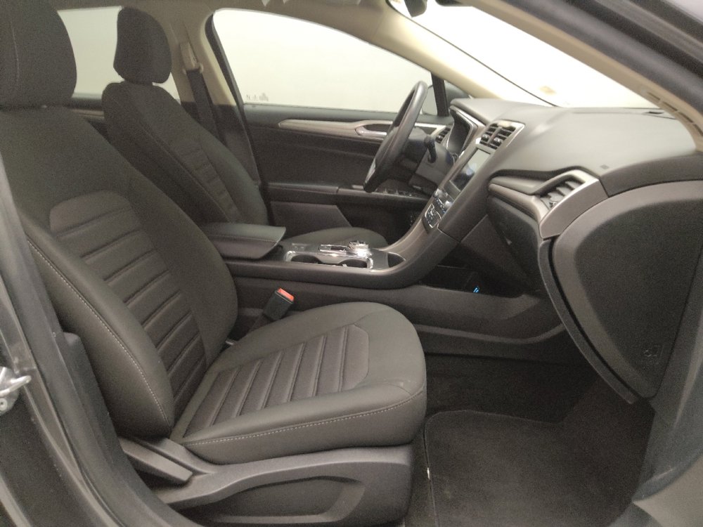 Used 2020 Ford Fusion SE image 21