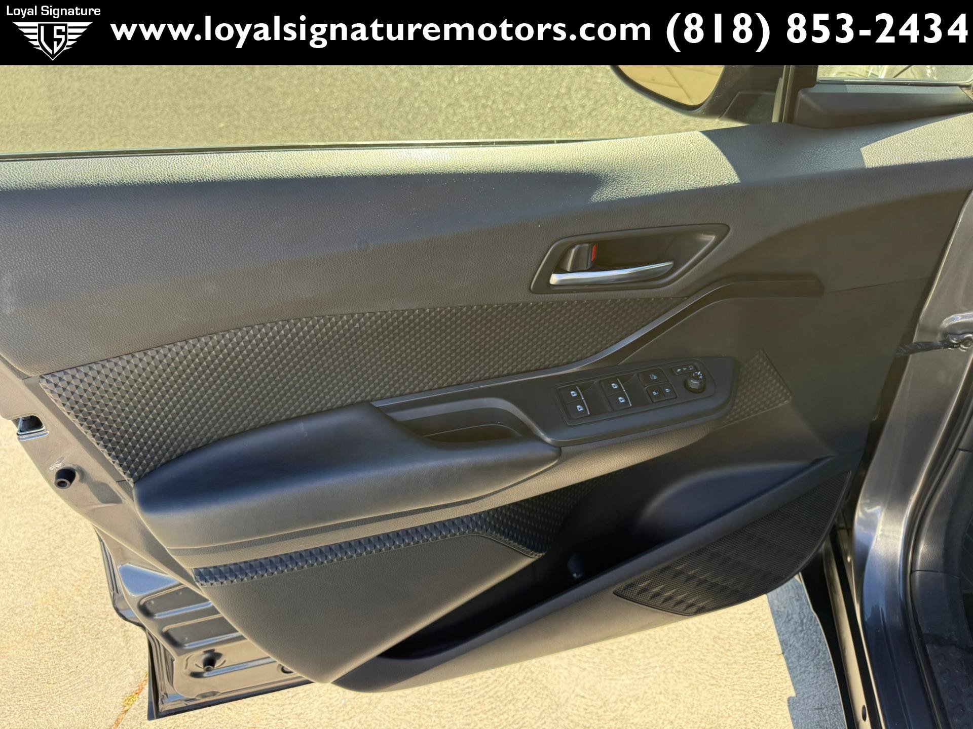 Used 2018 Toyota C-HR XLE FWD image 16