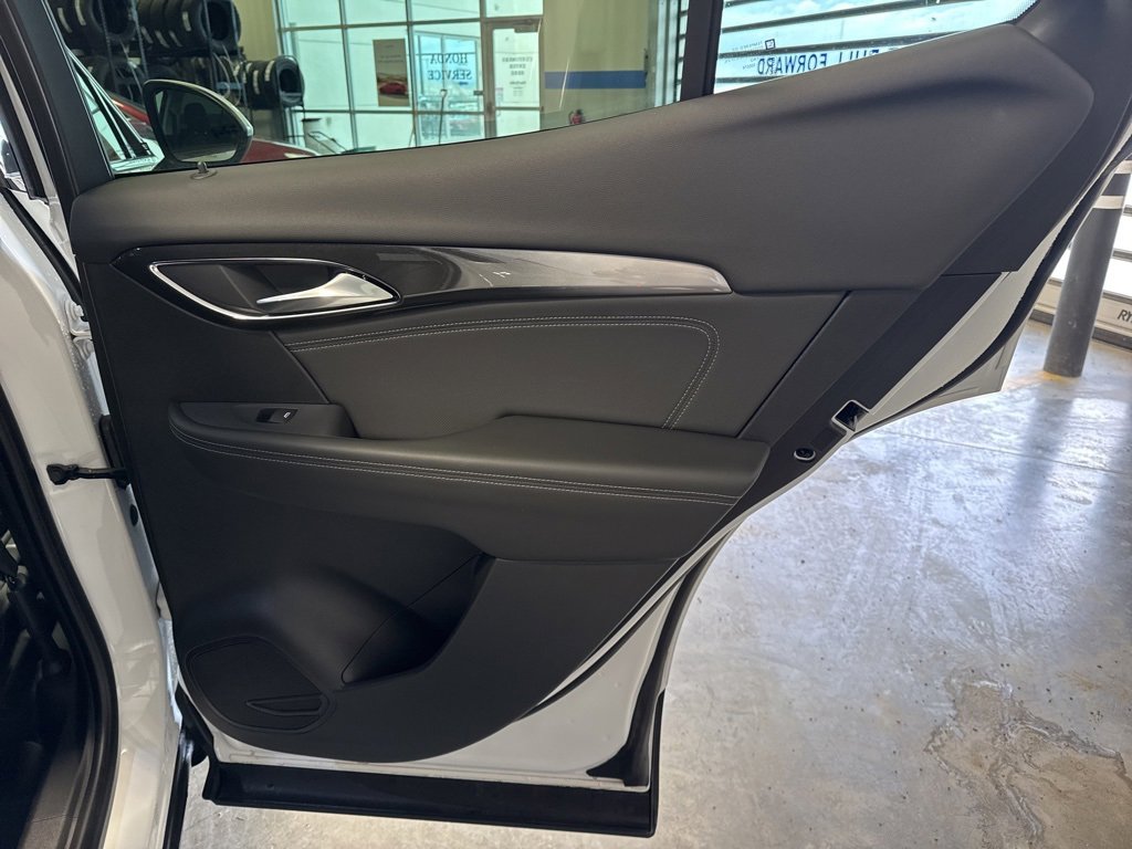 Used 2025 Buick Envision Preferred image 30