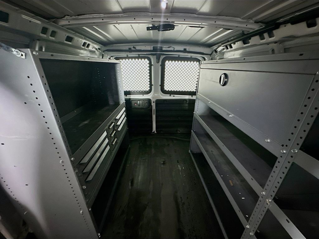 Used 2023 GMC Savana 2500 w/ Driver Convenience Package image 13