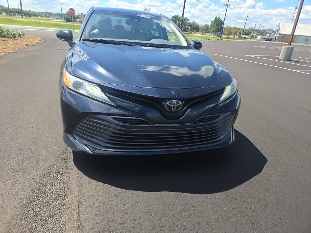 Used 2020 Toyota Camry XLE FWD image 2