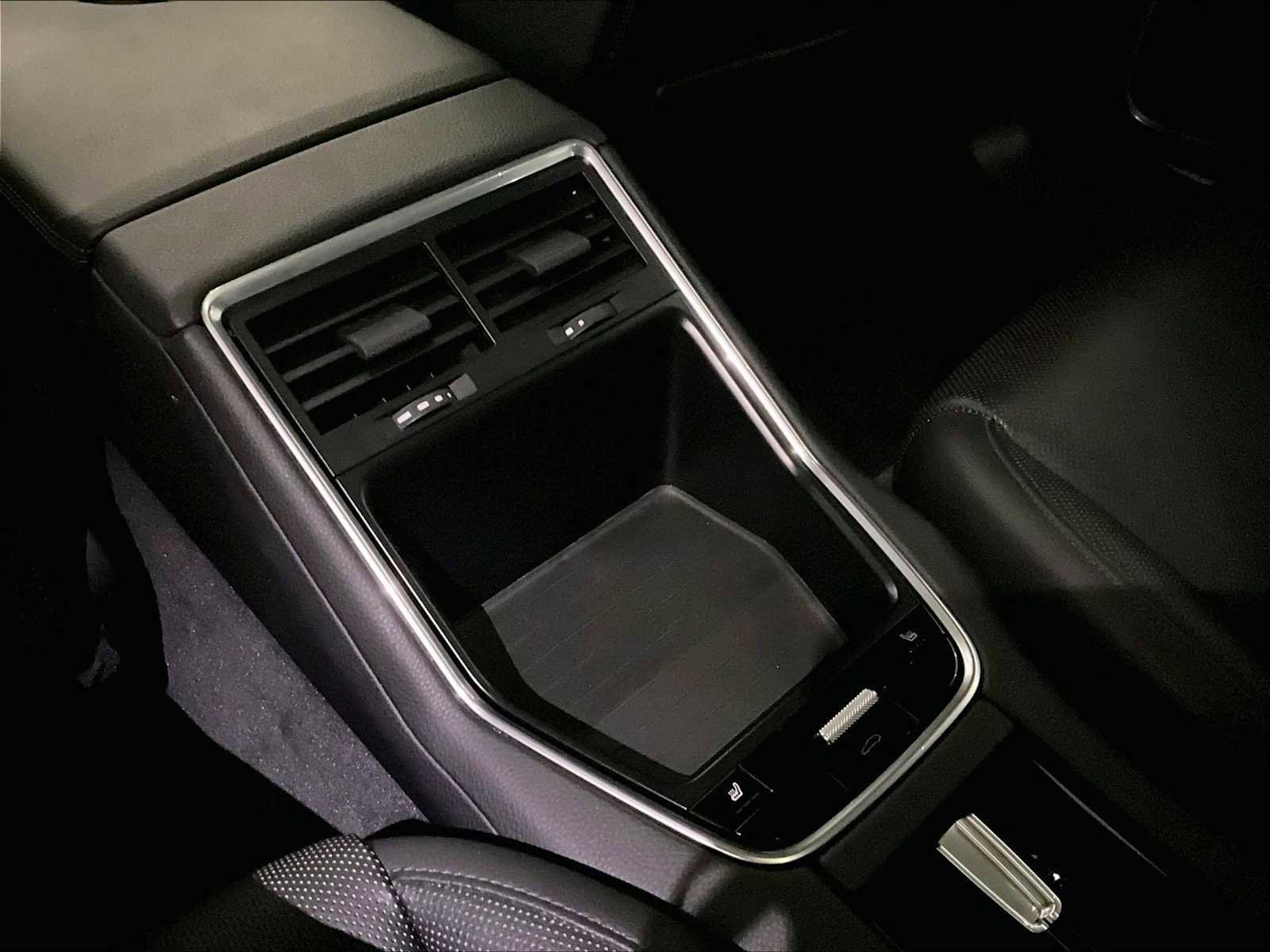 Used 2020 Porsche Panamera image 30