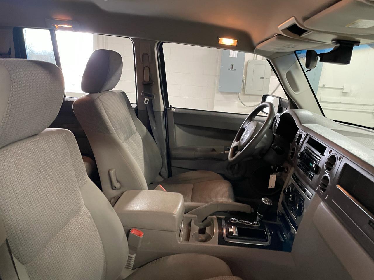 Used 2007 Jeep Commander Sport w/ Skid Plate Group image 16