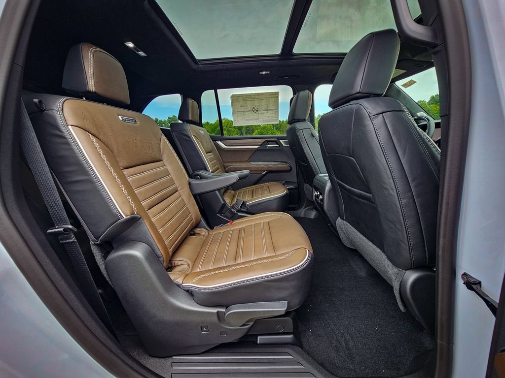 New 2026 GMC Acadia Denali Ultimate w/ LPO, Floor Liner Package AWD/4WD image 43