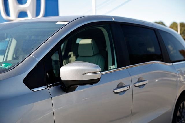 New 2026 Honda Odyssey Touring image 5