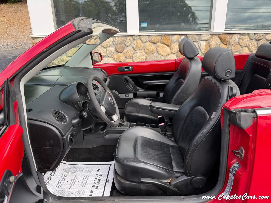 Used 2006 Volkswagen Beetle Convertible w/ Package 1 FWD image 3