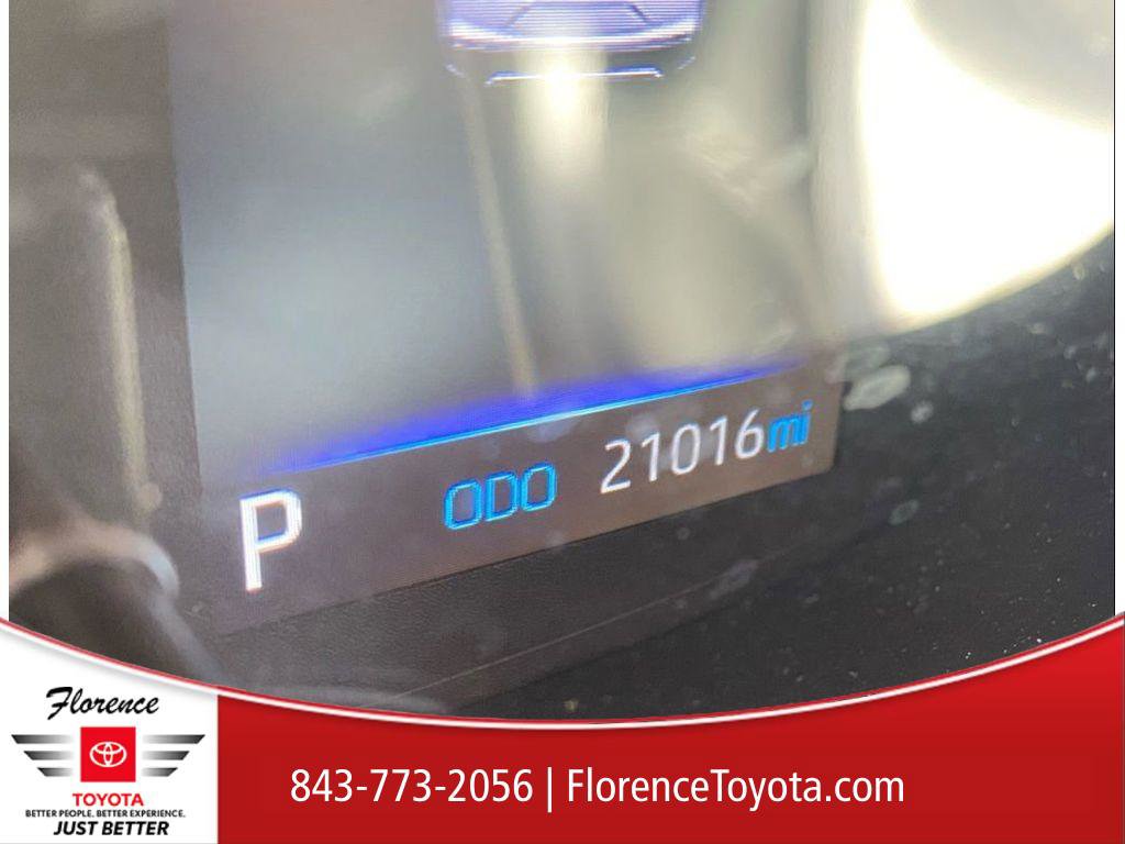 Used 2022 Toyota Corolla Cross LE image 5