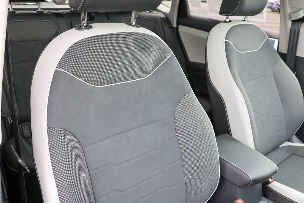 New 2025 Volkswagen Taos SE image 42