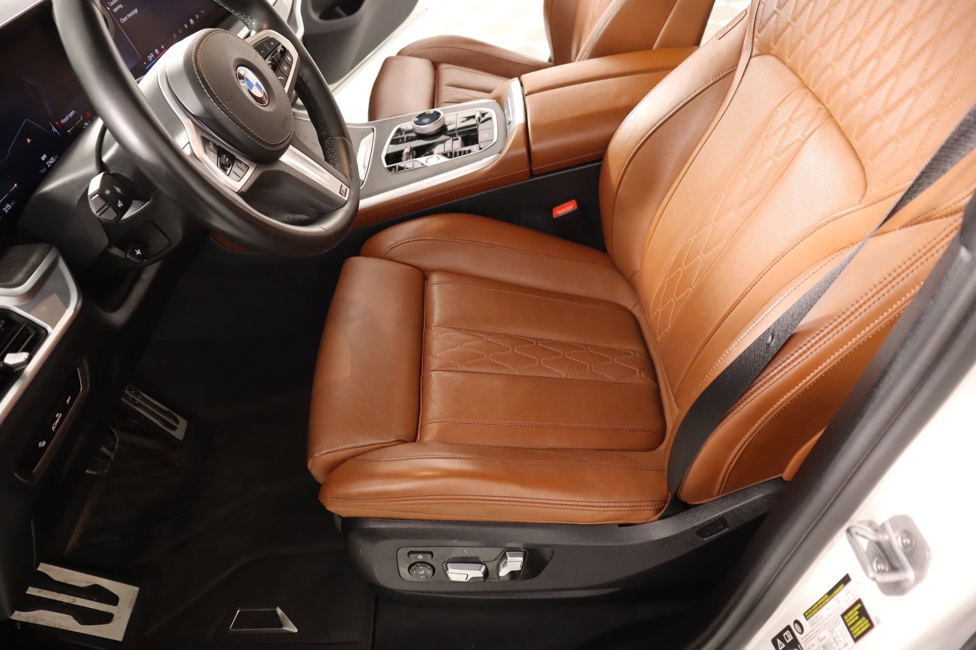 Used 2024 BMW X7 xDrive40i w/ Executive Package image 12