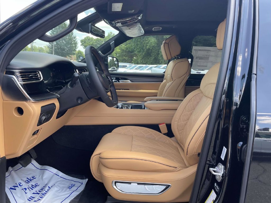 New 2026 Jeep Grand Wagoneer L Summit AWD/4WD image 28