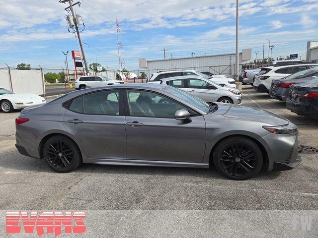 Used 2025 Toyota Camry SE FWD image 2