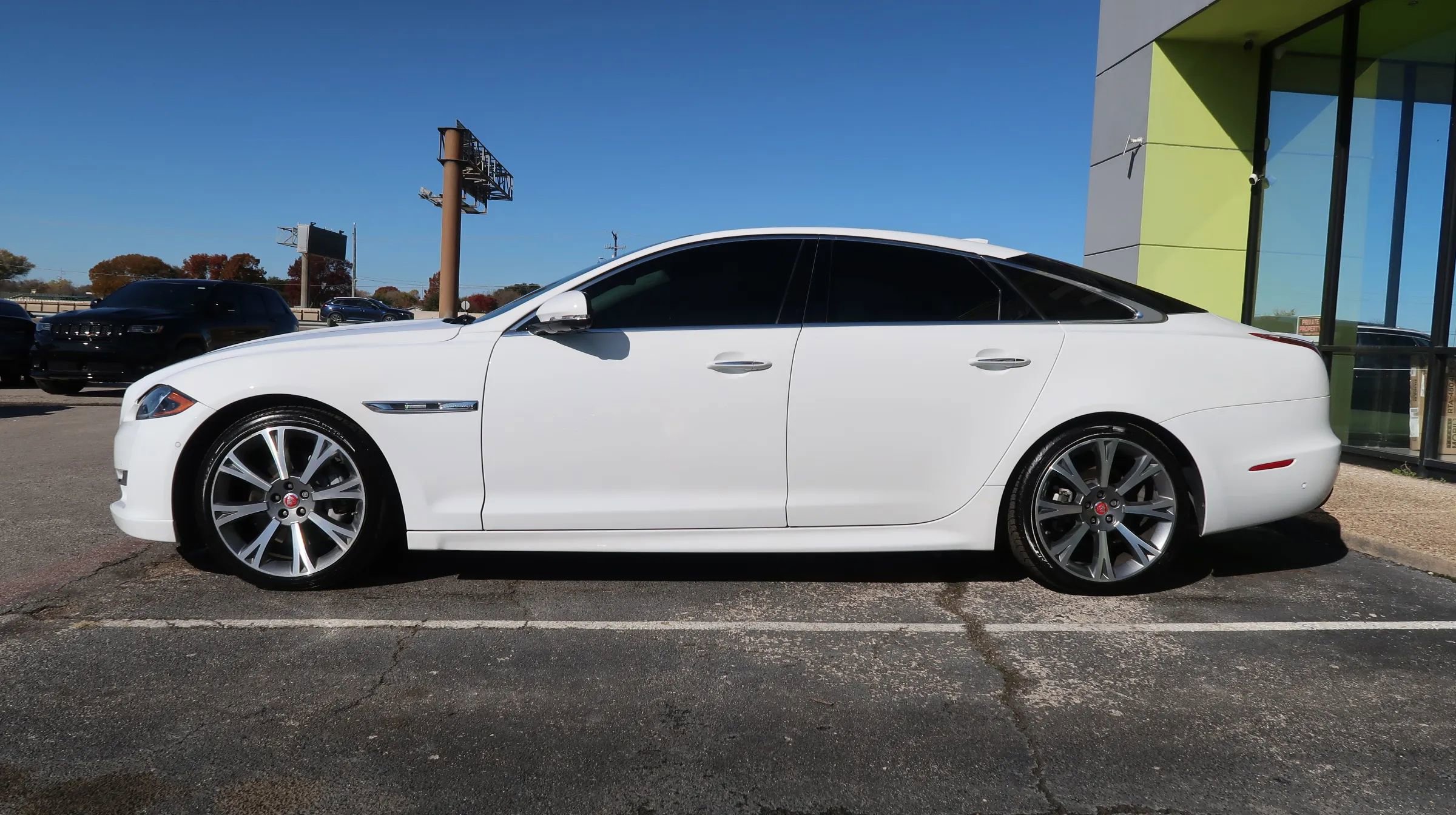 Used 2019 Jaguar XJ R-Sport image 7