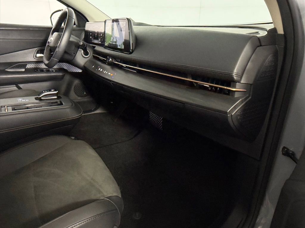 Used 2024 Nissan Ariya AWD image 30