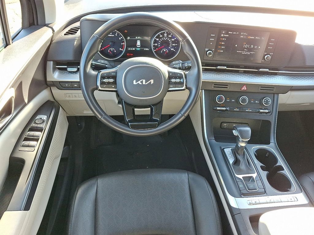 Used 2024 Kia Carnival LX image 12