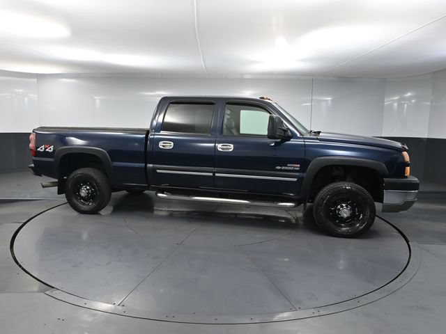 Used 2005 Chevrolet Silverado 2500 LS w/ Heavy-Duty Power Package AWD/4WD image 2