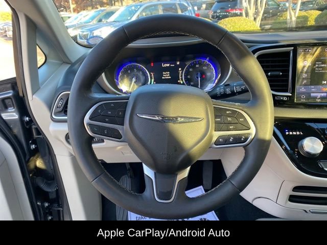 Used 2022 Chrysler Pacifica Touring-L image 17