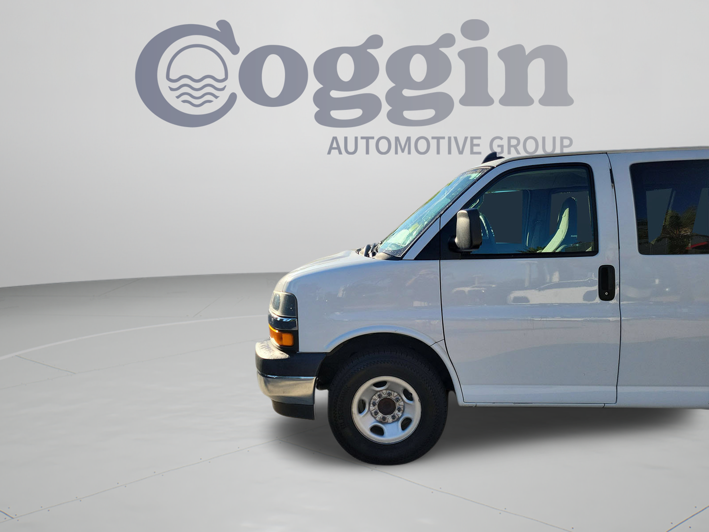 Used 2018 Chevrolet Express 3500 LT w/ LT Preferred Equipment Group RWD image 28