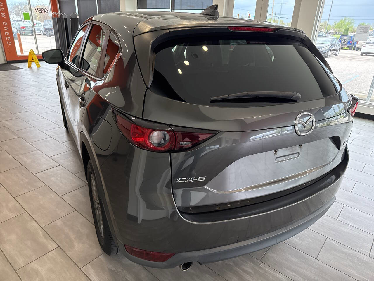 Used 2017 MAZDA CX-5 Touring w/ Preferred Equipment Package FWD image 6