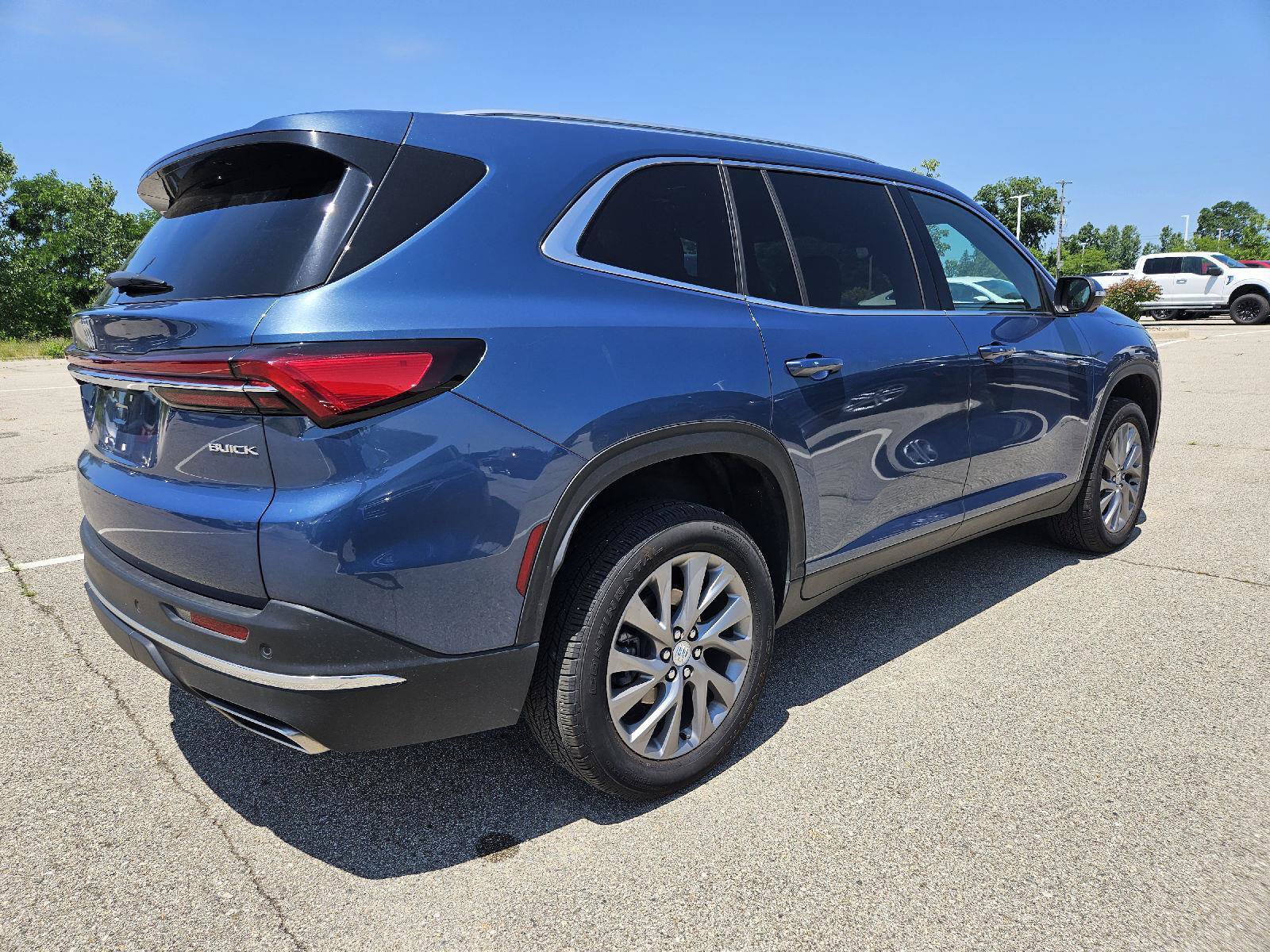 Used 2026 Buick Enclave Preferred AWD/4WD image 7