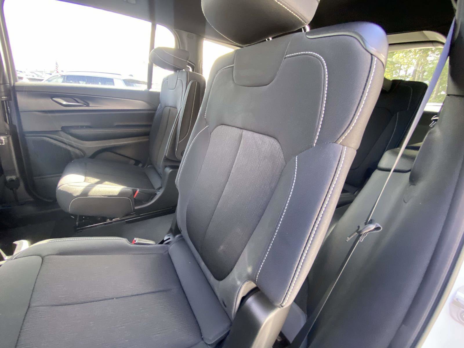 New 2025 Jeep Grand Cherokee L Laredo w/ Luxury Tech Group I image 12