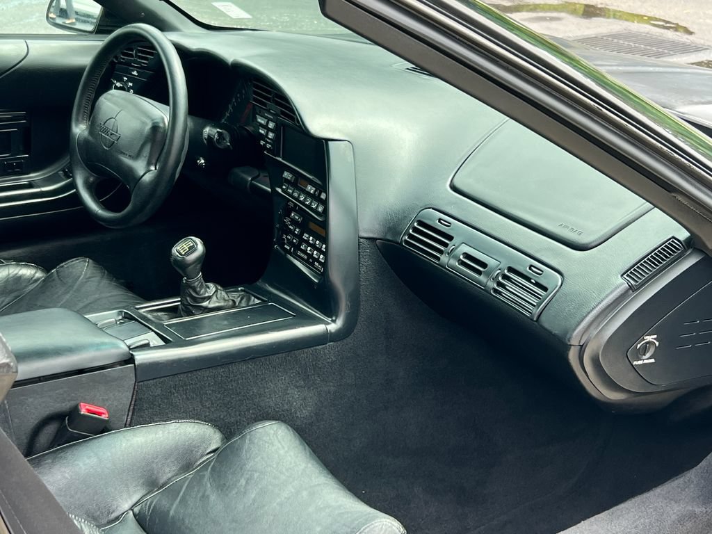 Used 1995 Chevrolet Corvette Coupe RWD image 17