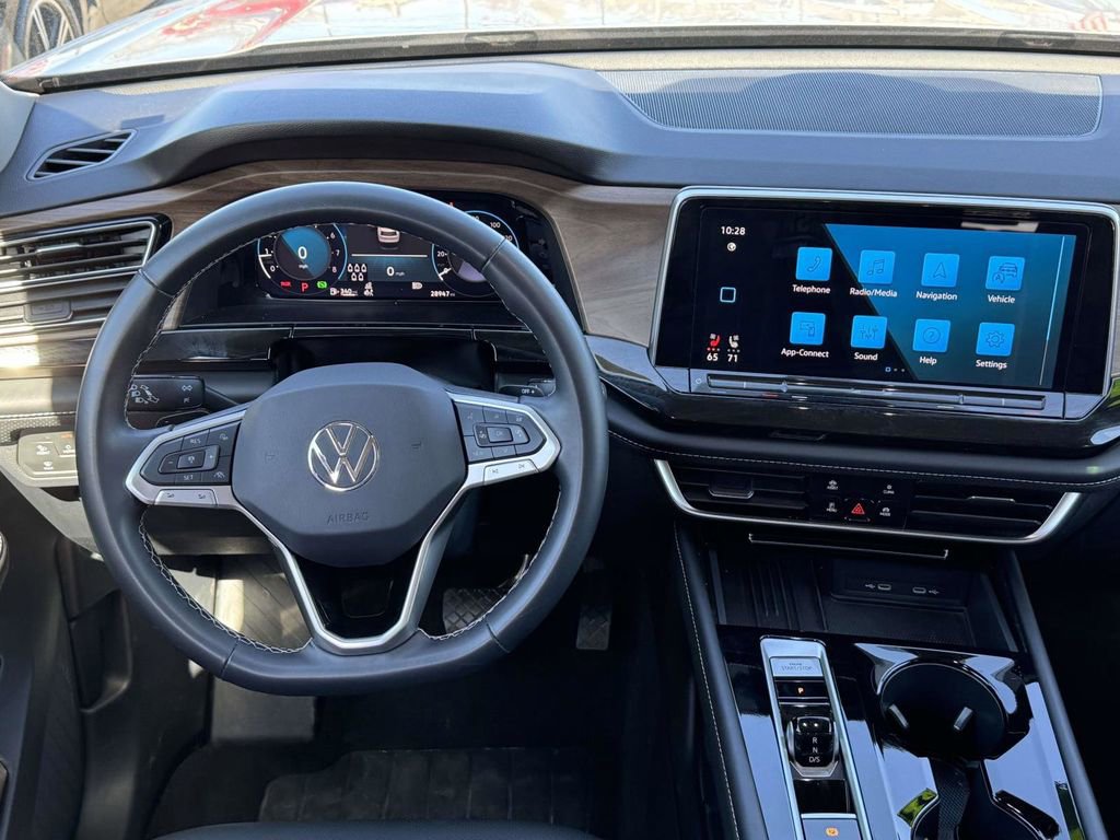 Used 2025 Volkswagen Atlas SE AWD/4WD image 33