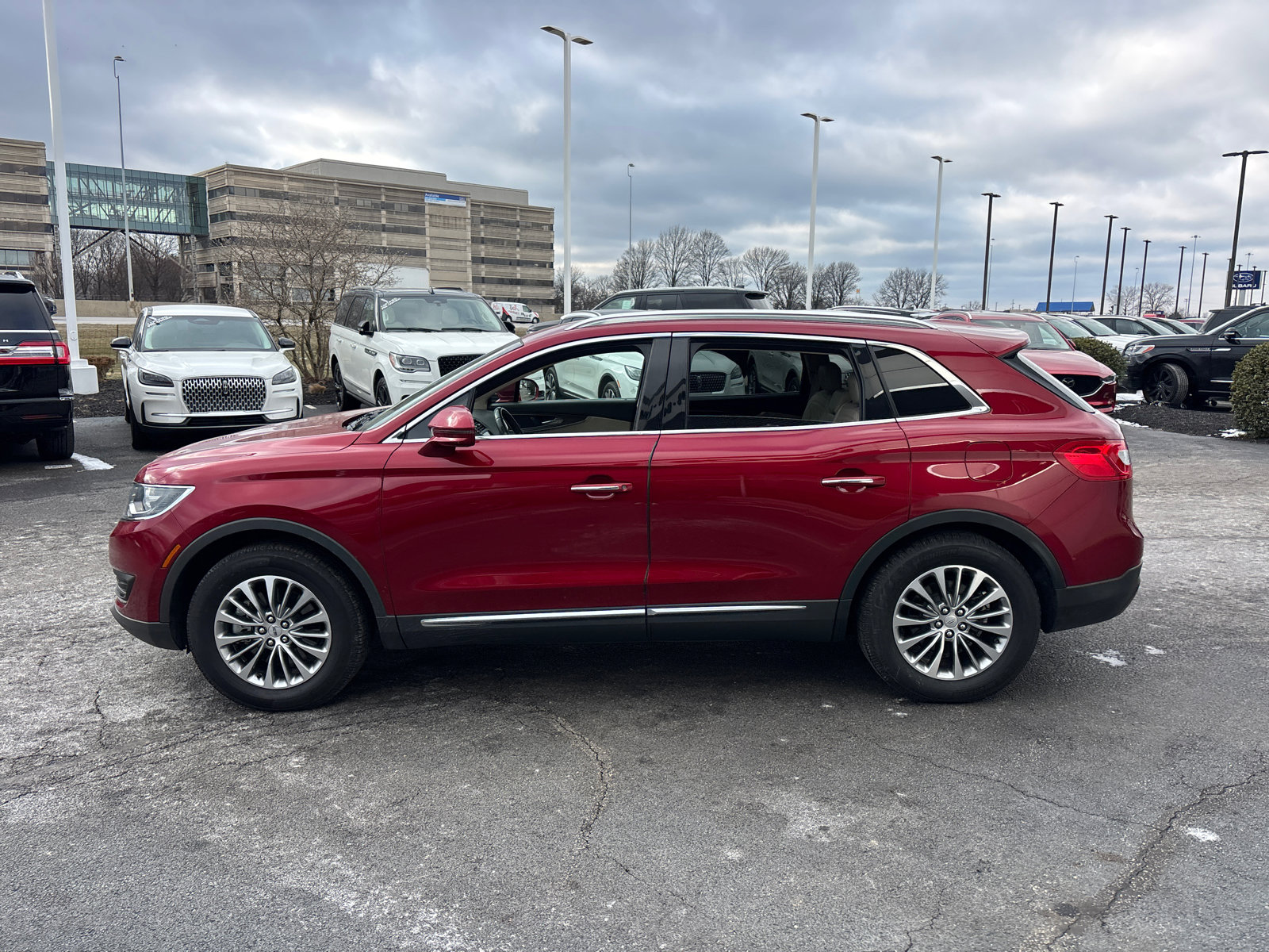 Used 2018 Lincoln MKX Select w/ Select Plus Package image 4